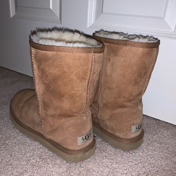 UGG short boots - Picture 1 of 3